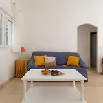 Central Apartment With Two Bedrooms And A Patio