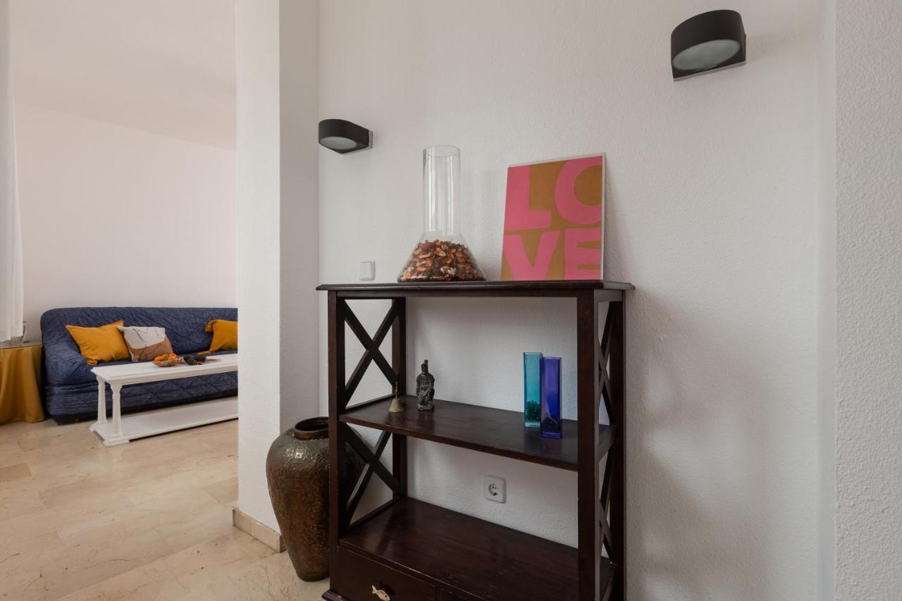 With Two Bedrooms And A Patio Apartament *