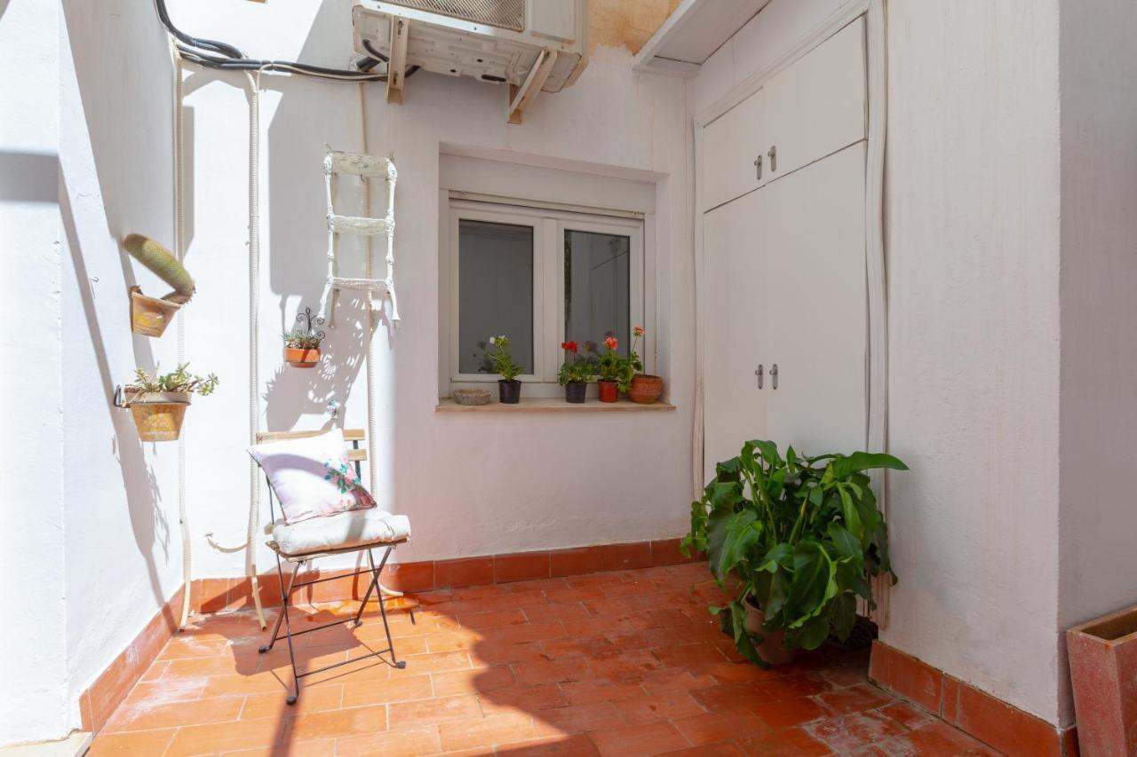 Apartament With Two Bedrooms And A Patio *